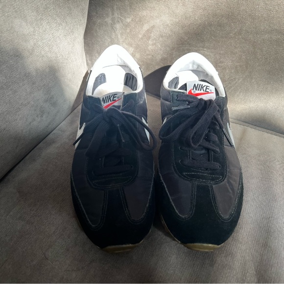 Retro new Nike shoes - Picture 3 of 3